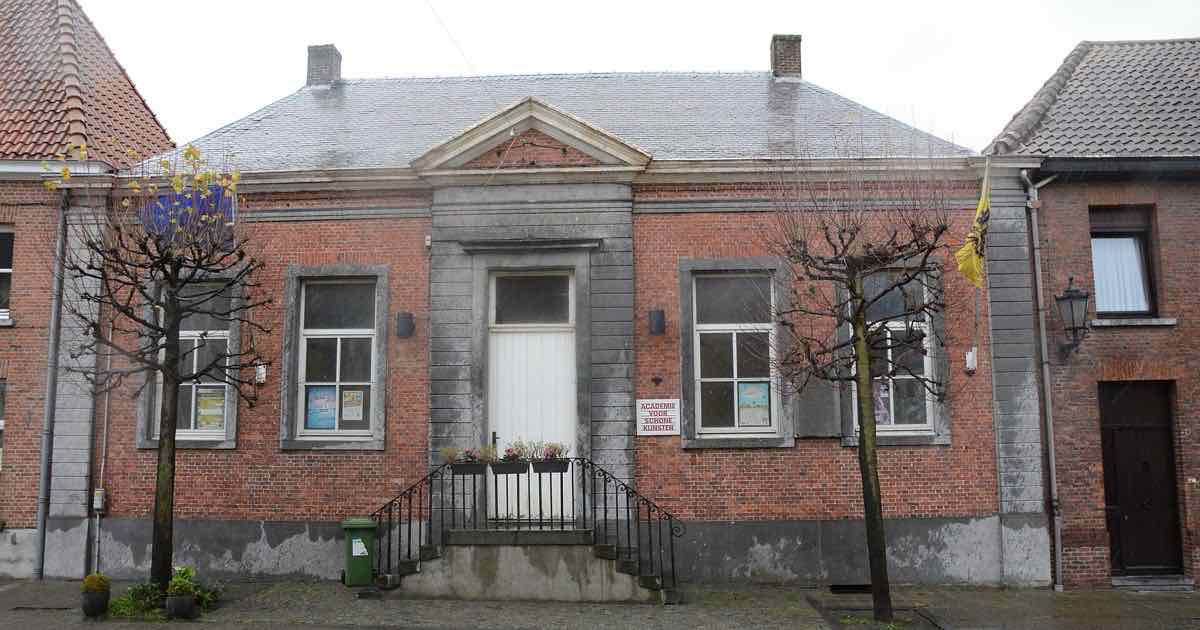 Oud gemeentehuis in Bazel (Beveren-Kruibeke-Zwijndrecht)