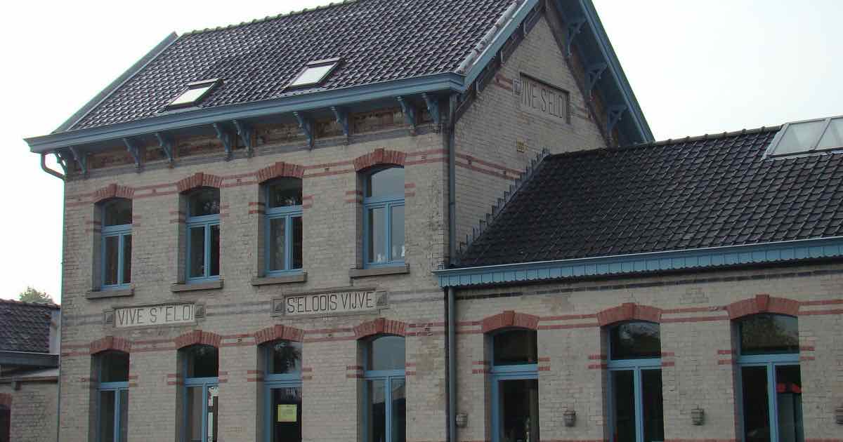 Voormalig treinstation in Sint-Eloois-Vijve (Waregem)