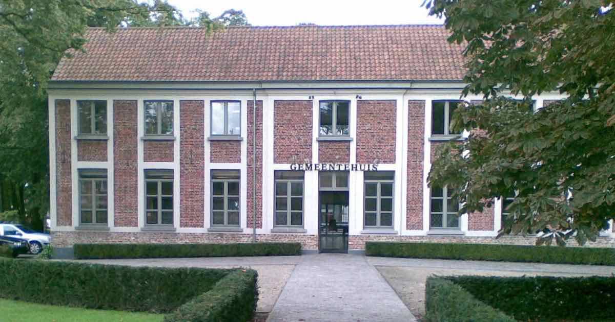 Voormalig gemeentehuis in Varsenare (Jabbeke)